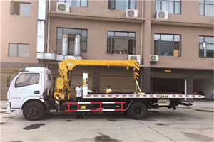 迭部附近汽车轮胎更换